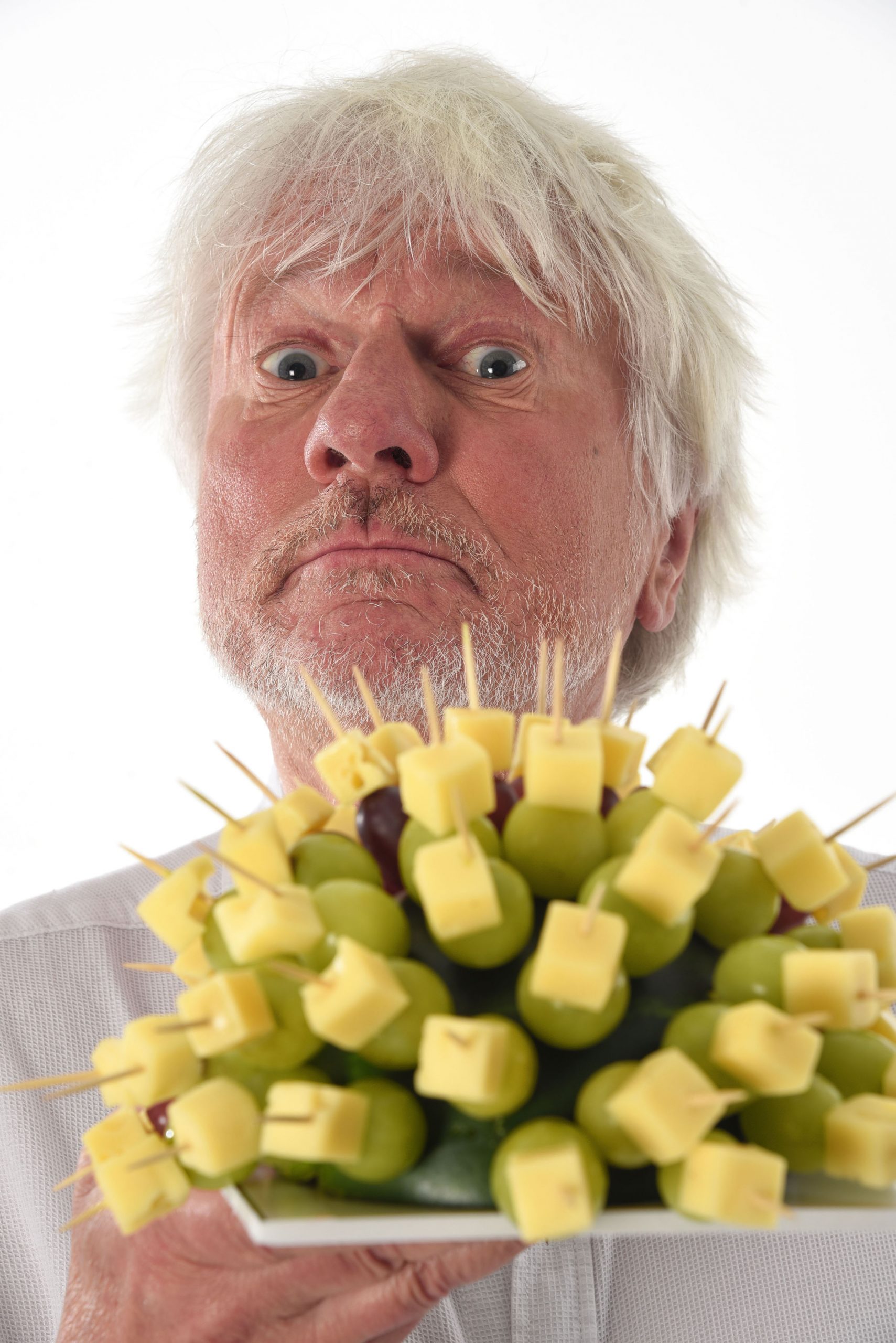 Jürgen Becker: "Käse-Igel" Pressefoto zum Programm "Was spricht gegen einen schönen Abend?" Foto: Manfred Linke